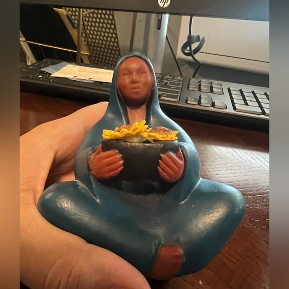 Tlalli Woman & Sunflowers  Seated Aztec Spanish Pottery Figurine Indigenous - Picture 6 of 8